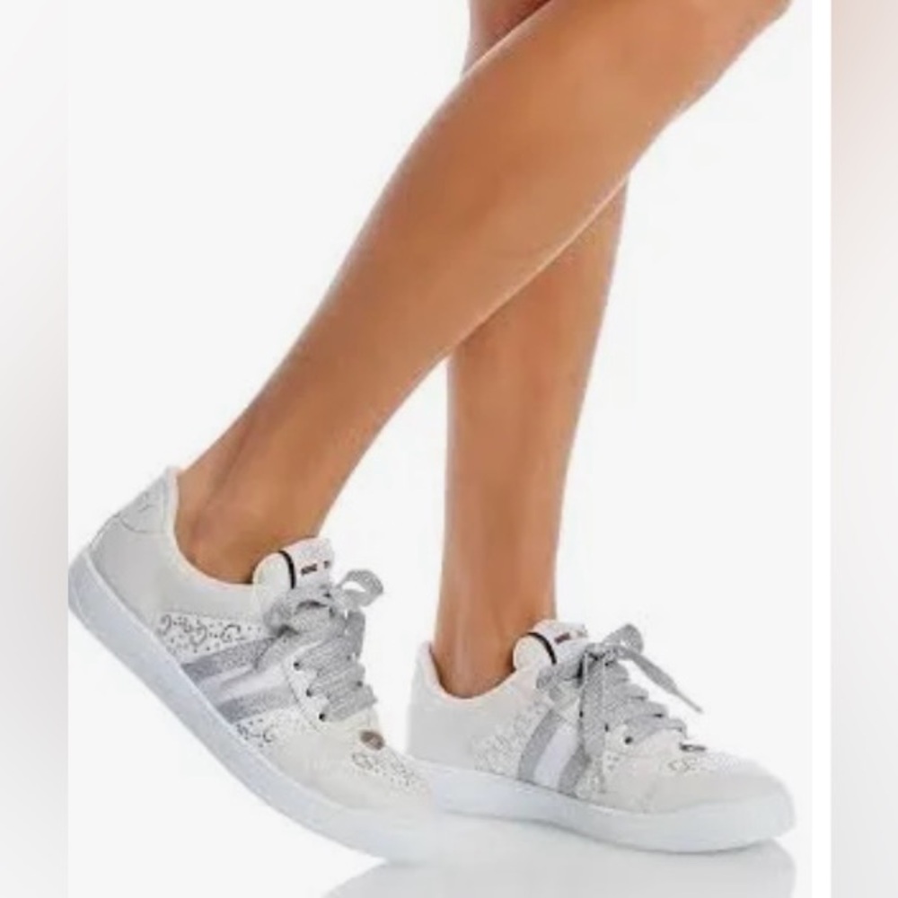 GUCCI EMBELLISHED SNEAKERS WITH SEQUIN SPARKLE DETAIL